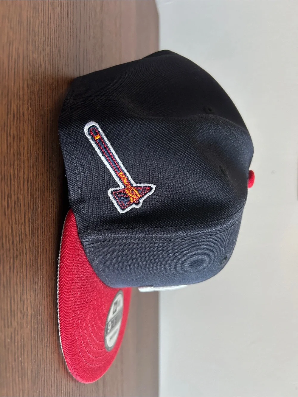 New Era Atlanta Braves Snapback Hat - Black & Red